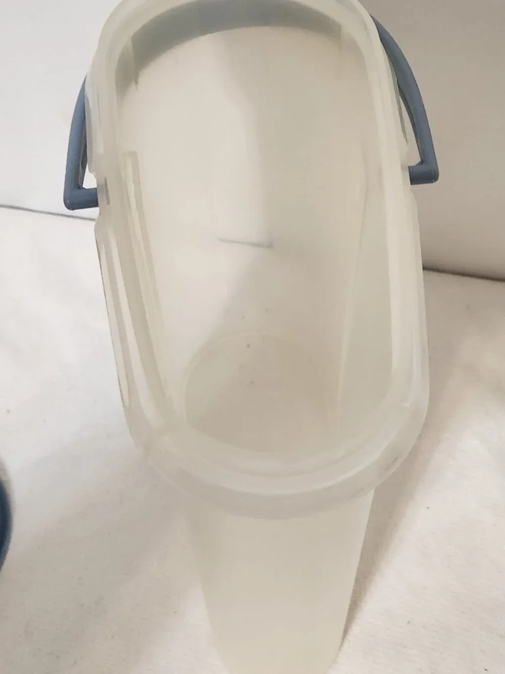 VTG Tupperware 2 QT 587 Beverage Buddy Pitcher With Blue Lid 588 & Handle 593